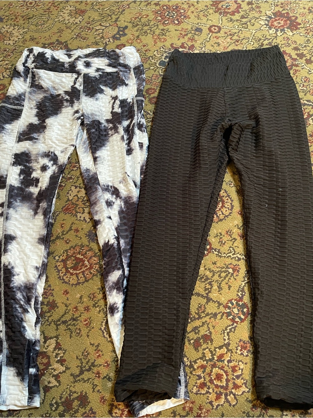 Textured Scrunch Butt Black Leggings + Black & White Tie-Dye Leggings Set L